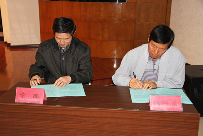 我院召開2012屆畢業(yè)生就業(yè)工作總結(jié)表彰暨2013屆畢業(yè)生就業(yè)目標(biāo)責(zé)任書簽約會議