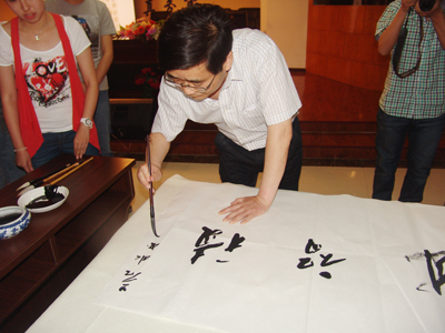 仇必鰲教授在我院作“翰墨韻”軟筆書法講座