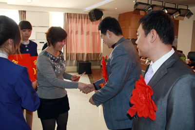 賀陽(yáng)公司舉行2011年度先進(jìn)單位、先進(jìn)個(gè)人表彰大會(huì)