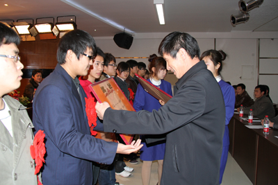 學院召開10—11學年學生評優表彰大會