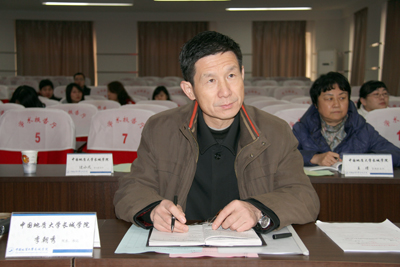 學院召開2011年度二級單位評比、中層干部考核述職會