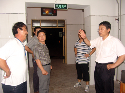 新學期院領導視察2011級新生住宿情況