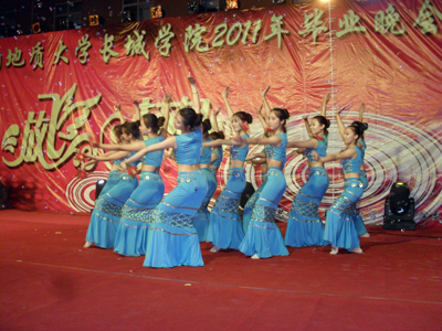 “放飛夢想”學院舉辦2011屆畢業晚會