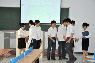 深化教學(xué)改革 彰顯實(shí)踐特色——管理系舉行模擬商務(wù)談判會(huì)