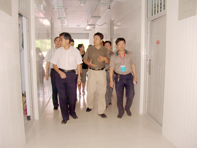 院領導視察2010級新生住宿情況