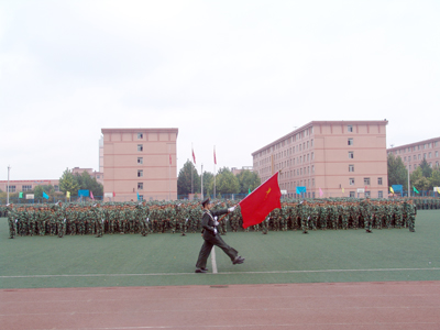 我院10級新生軍訓結營式暨開學典禮隆重舉行