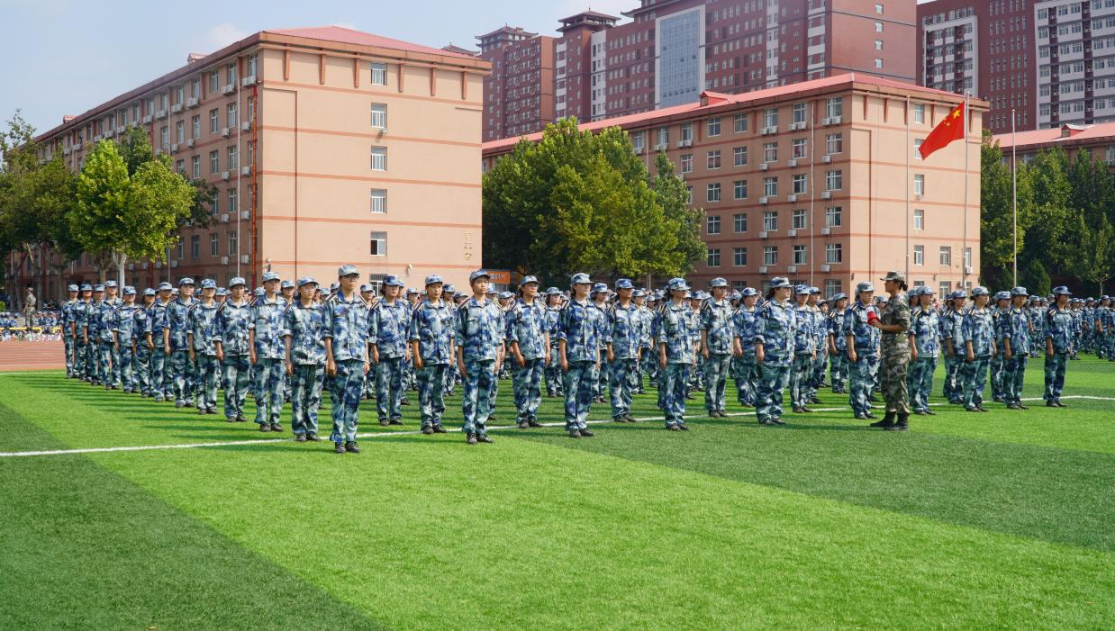 軍訓簡報：軍訓正當時，青春灑汗水