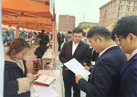 “建立合作模式，拓展就業(yè)路徑”