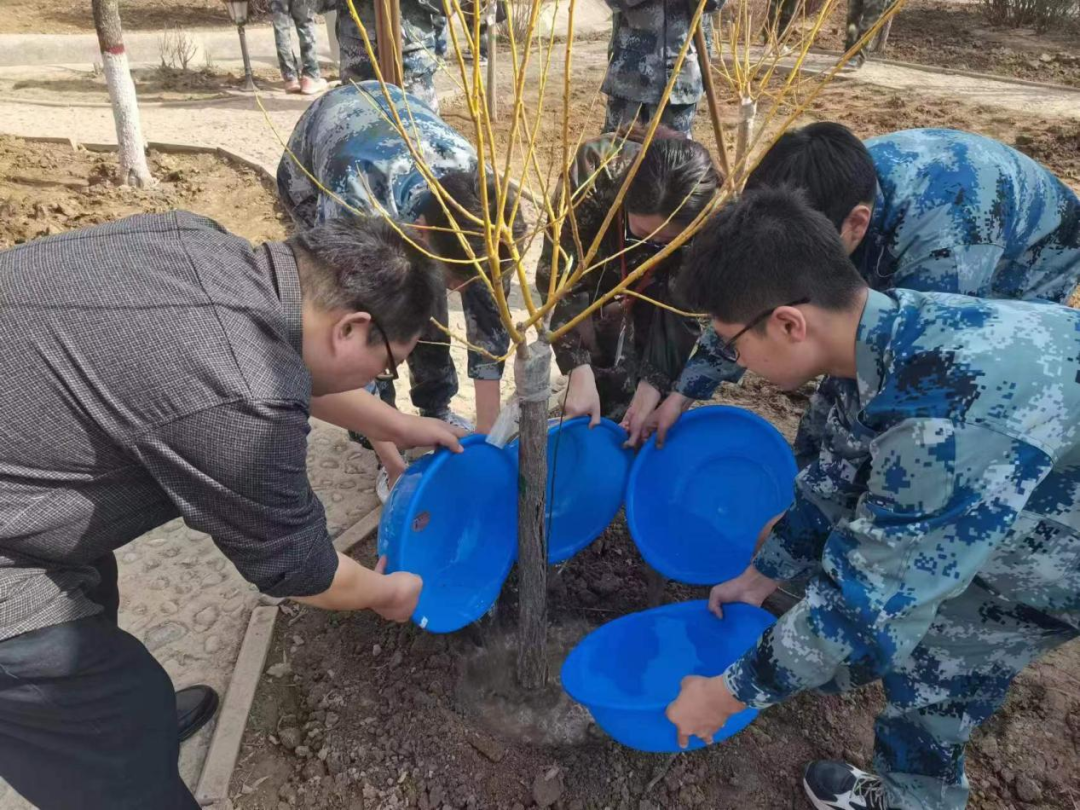 保定理工學院|管理學院|手植綠茵 播灑希望