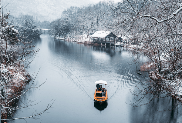 保定理工學(xué)院||管理學(xué)院||冬雪蒼茫，防寒保暖要注意！