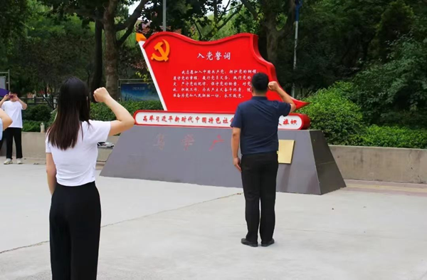 保定理工學院||管理學院||叮咚，你有一篇校園介紹請查收！