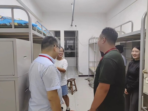 保定理工學院||管理學院||叮咚，你有一篇校園介紹請查收！