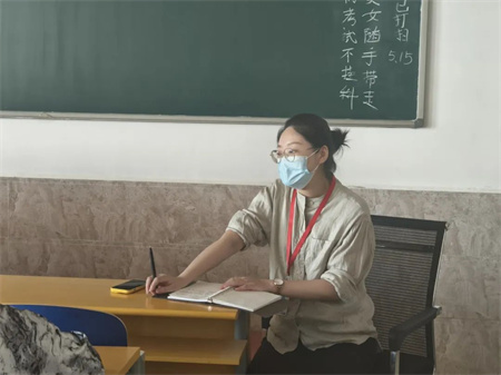 “傾聽“新”聲共發展，同心同力譜新篇”——保定理工學院藝術學院開展期中學生座談會