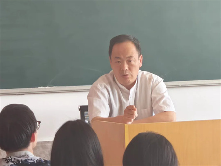“傾聽“新”聲共發展，同心同力譜新篇”——保定理工學院藝術學院開展期中學生座談會