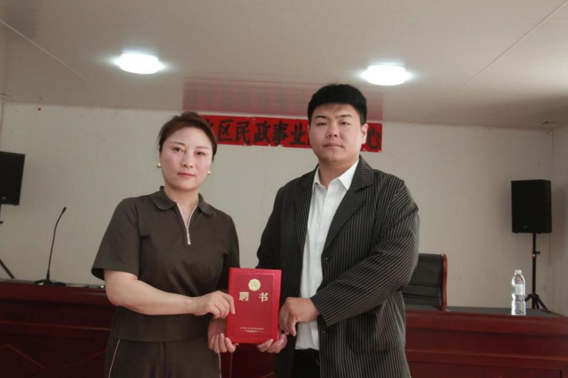 大學生志愿服務“人生都有夕陽紅，愛老敬老樹新風”敬老院掛牌儀式