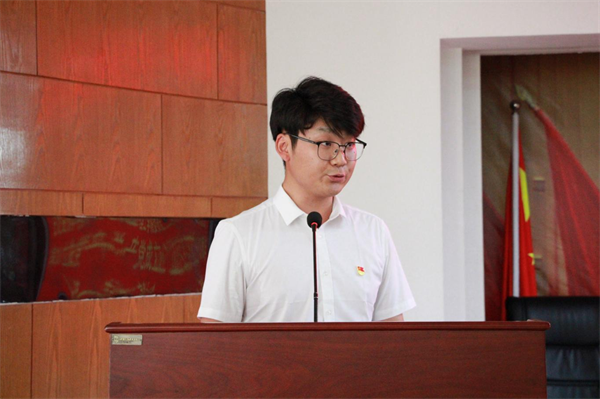 櫛風沐雨顯初心  踔厲奮發勇向前——我校黨委隆重舉辦慶祝中國共產黨成立103周年暨七一表彰活動
