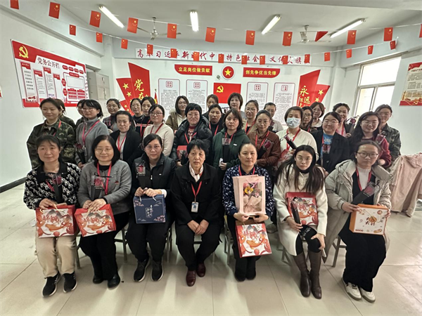 凝聚奮進力量 書寫巾幗榮光--保定理工學院校領導走訪慰問女教職工送上“三八”國際勞動婦女節祝福