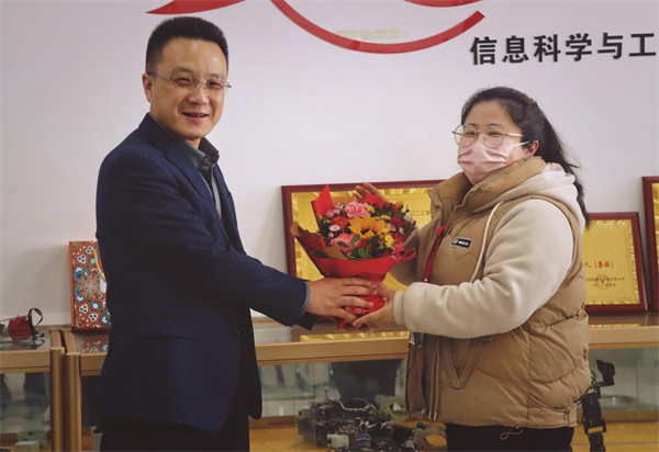 凝聚奮進力量 書寫巾幗榮光--保定理工學院校領導走訪慰問女教職工送上“三八”國際勞動婦女節祝福