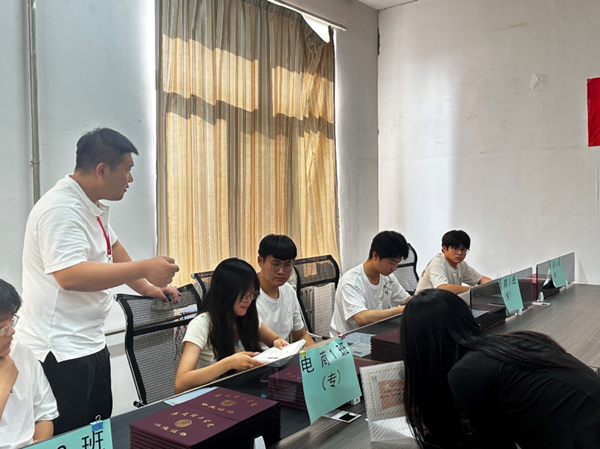 畢業(yè)季|保定理工學(xué)院|管理學(xué)院|畢業(yè)驪歌起，青春再啟航—我院2024屆畢業(yè)生平安離校