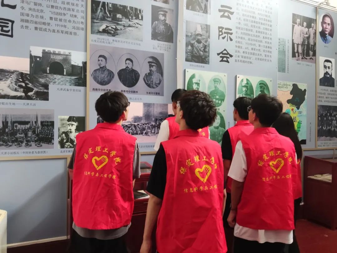 在太行博物館，實踐團的成員們參觀了展館陳列的歷史文物，結合所學知識講解了歷史故事。同時，親身感受了文物道具的歷史溫度和厚重感，激發了團隊成員們的興趣和愛國熱情。