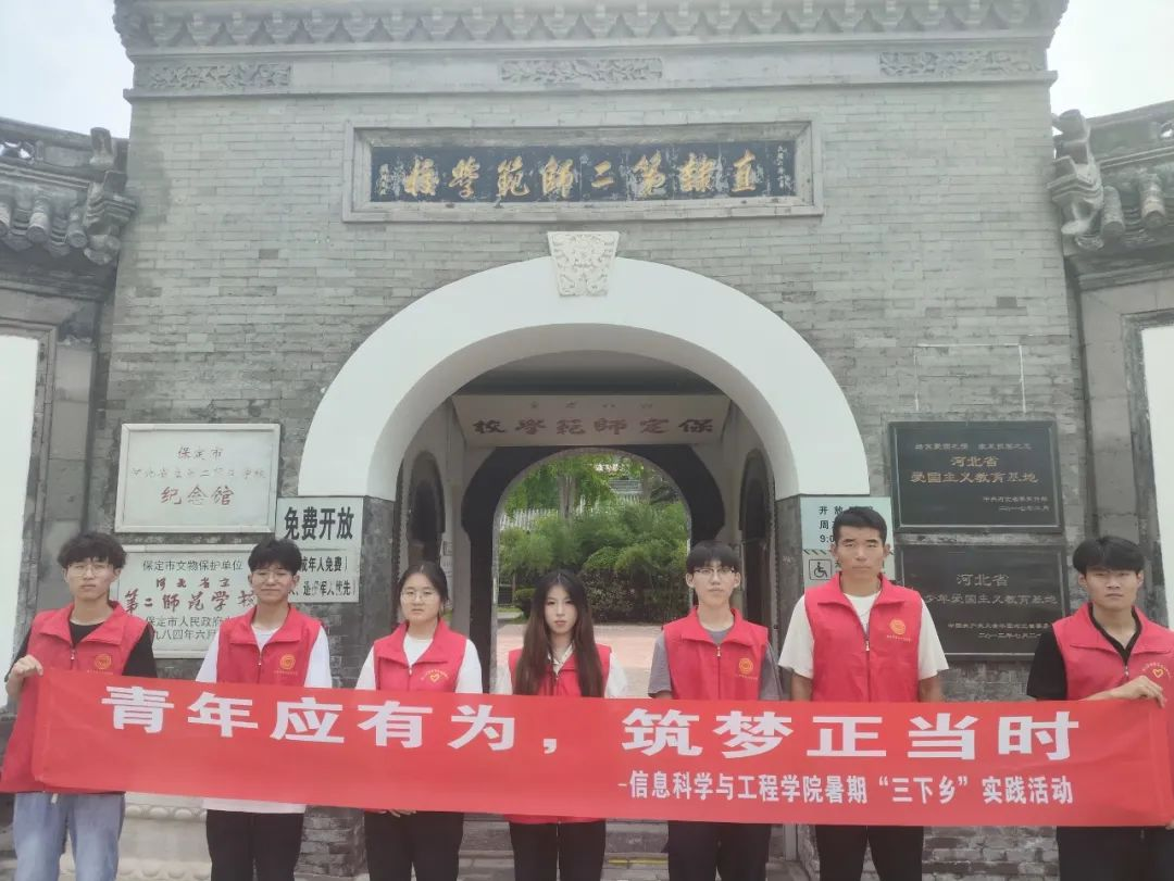 在太行博物館，實踐團的成員們參觀了展館陳列的歷史文物，結合所學知識講解了歷史故事。同時，親身感受了文物道具的歷史溫度和厚重感，激發了團隊成員們的興趣和愛國熱情。