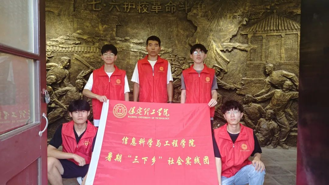 在太行博物館，實踐團的成員們參觀了展館陳列的歷史文物，結合所學知識講解了歷史故事。同時，親身感受了文物道具的歷史溫度和厚重感，激發了團隊成員們的興趣和愛國熱情。