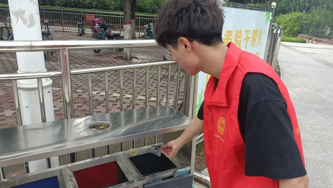 在太行博物館，實踐團的成員們參觀了展館陳列的歷史文物，結合所學知識講解了歷史故事。同時，親身感受了文物道具的歷史溫度和厚重感，激發了團隊成員們的興趣和愛國熱情。