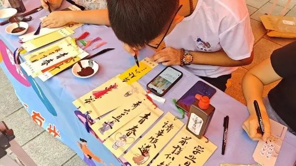 我為同學(xué)做實事 | 教育學(xué)院“以‘心’迎‘新’，‘育’你相遇”