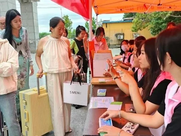 我為同學(xué)做實事 | 教育學(xué)院“以‘心’迎‘新’，‘育’你相遇”