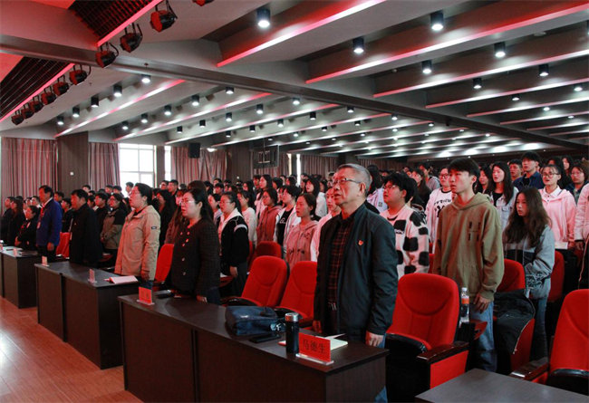 思想旗幟領航向  揚帆奮進正當時——我校黨委黨校隆重舉辦第37期入黨積極分子培訓開班典禮