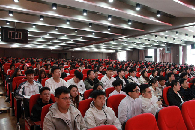 思想旗幟領航向  揚帆奮進正當時——我校黨委黨校隆重舉辦第37期入黨積極分子培訓開班典禮