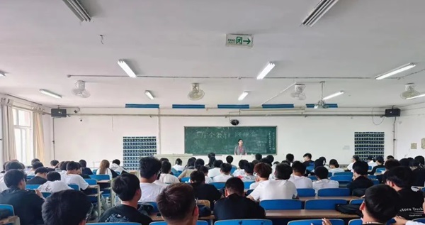 安全教育|保定理工學院|管理學院|平安過國慶，安全需謹記