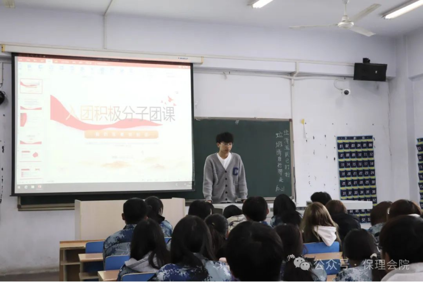 保定理工學(xué)院會(huì)計(jì)學(xué)院團(tuán)旗引領(lǐng)成長路，培訓(xùn)鑄就青春夢(mèng)