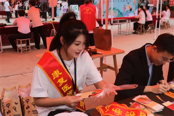 青春志愿行，黨建引領新——康復醫學院黨建工作站和青年志愿者迎新風采