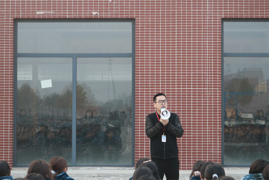 師生并進攜手遠，交流互促譜新篇
