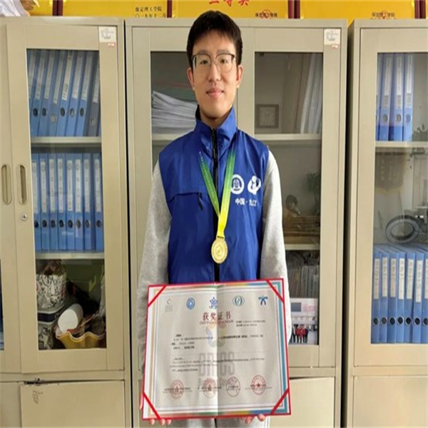 我院趙鑫旭老師在“一帶一路暨金磚國家技能發展與技術創新大賽”中勇奪全國一等獎，為校爭光