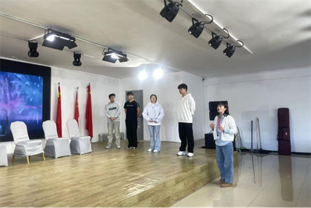 鳳凰花開，木已成材 —— 播音與主持藝術專業畢業匯演彩排精彩紛呈