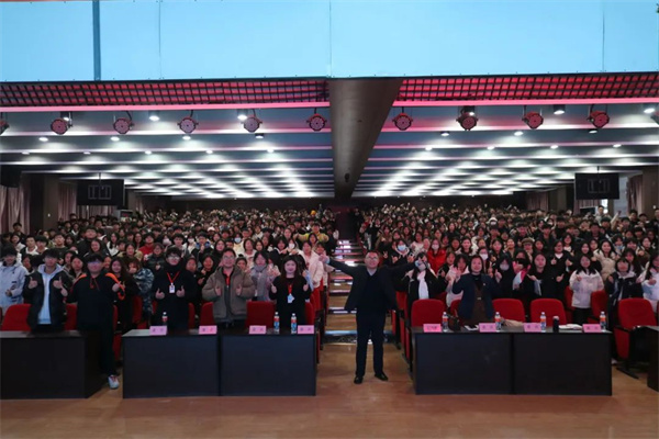 科技引領發(fā)展，經(jīng)濟驅動未來——科技企業(yè)發(fā)展與財稅經(jīng)濟專題講座成功舉辦