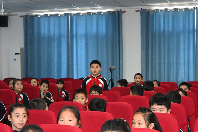 “科普進(jìn)校園，共筑科技?jí)簟北６ɡ砉W(xué)院地質(zhì)館攜手河北先鋒晨光學(xué)校開(kāi)展科普研學(xué)活動(dòng)