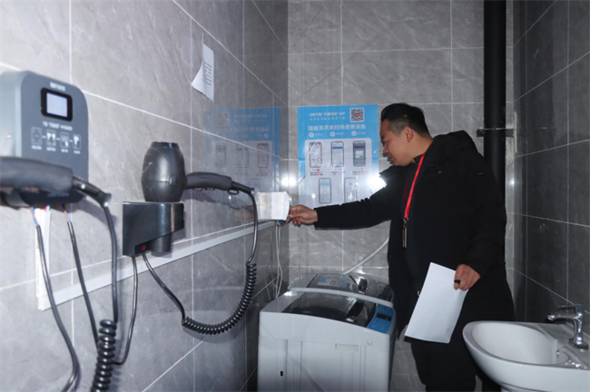 嚴(yán)檢校園設(shè)施  筑牢安全防線--保定理工學(xué)院組織開展安全大檢查
