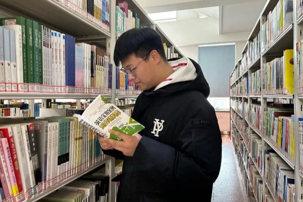 保定理工學院經濟學院：圖書館里的自律風景，學風與感恩教育的生動實踐