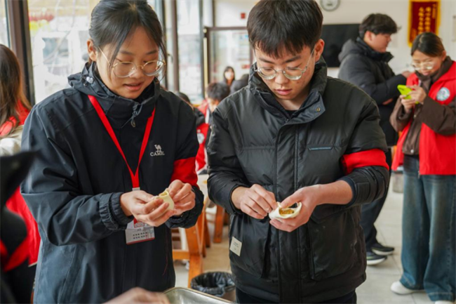 踐行雷鋒精神 奉獻點亮青春——保定理工學院開展學習雷鋒精神主題活動