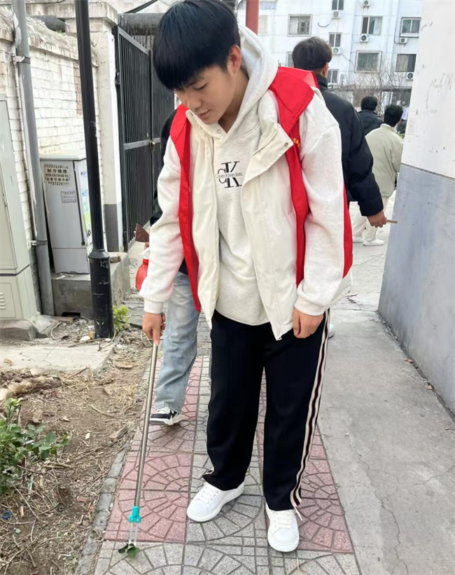 踐行雷鋒精神 奉獻點亮青春——保定理工學院開展學習雷鋒精神主題活動