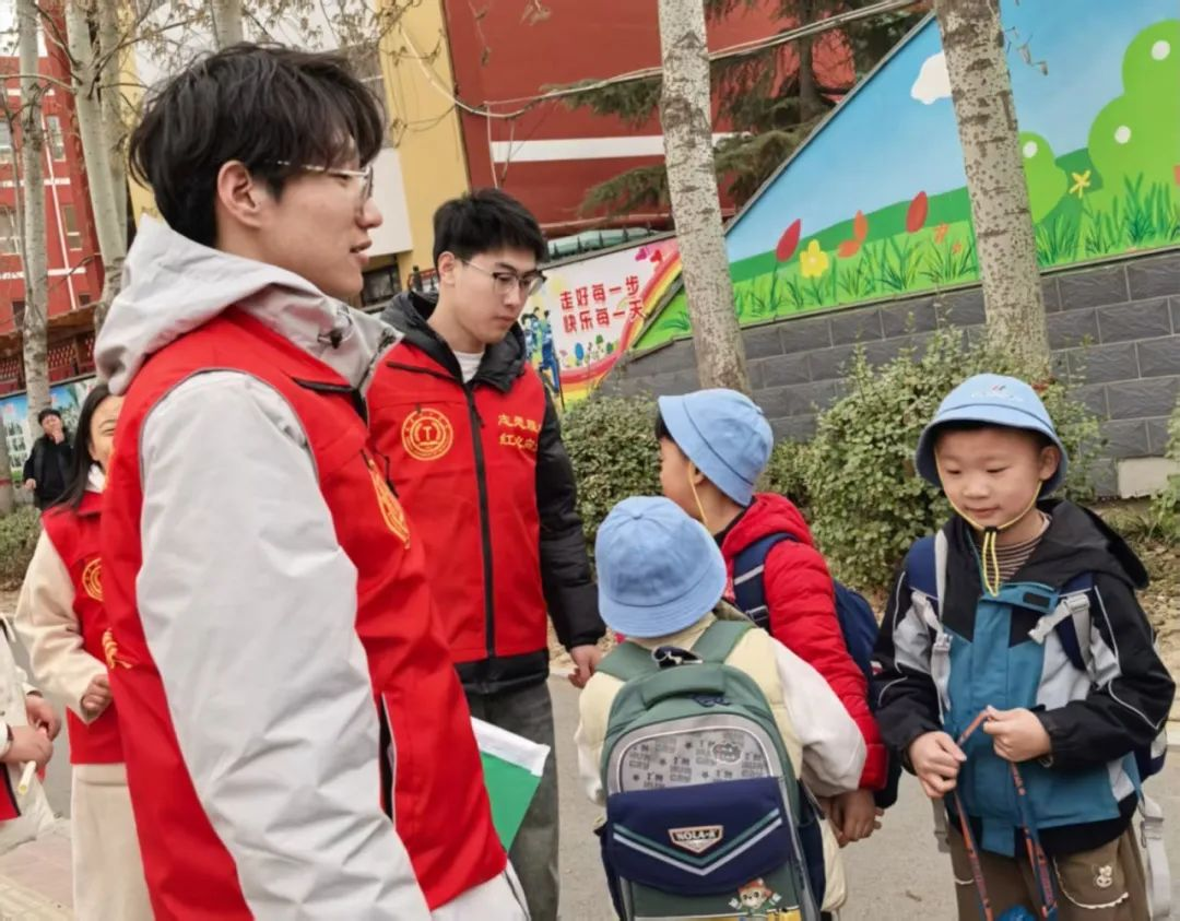 學習雷鋒精神，踐行教育使命——教育學院雷鋒月志愿服務活動