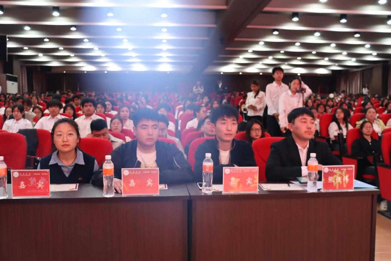 “崇德尚學(xué)揚(yáng)師道，鋒華正茂育新人”三月份教育學(xué)院表彰大會(huì)
