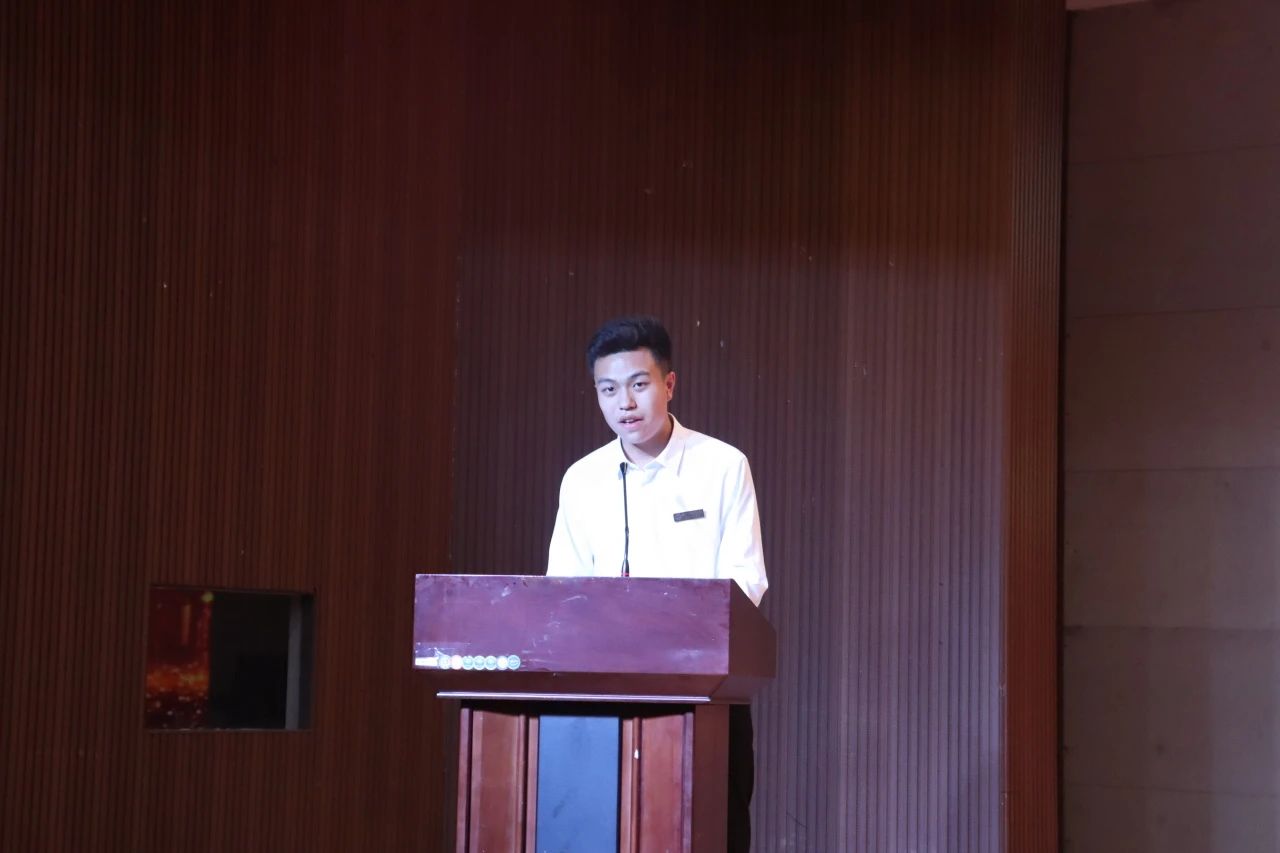 “崇德尚學(xué)揚師道，鋒華正茂育新人”三月份教育學(xué)院表彰大會