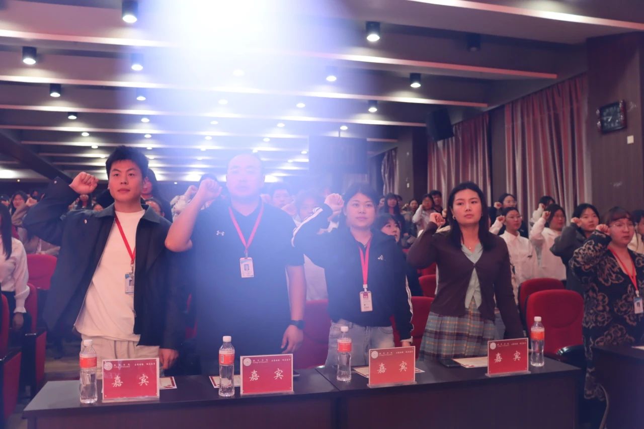 “崇德尚學(xué)揚師道，鋒華正茂育新人”三月份教育學(xué)院表彰大會