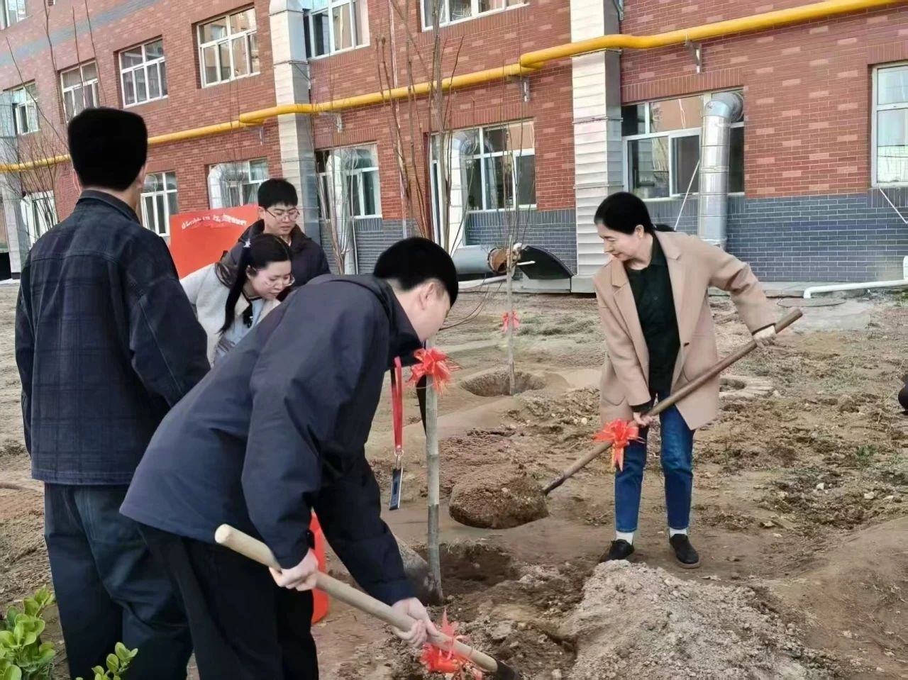 學(xué)習(xí)雷鋒精神，踐行教育使命——教育學(xué)院雷鋒月志愿服務(wù)活動(dòng)