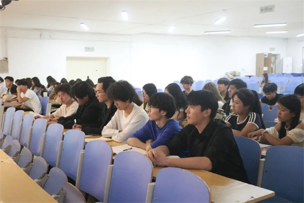 鑄魂育人守初心 思政賦能啟新程——經濟學院2024級班干部專題培訓順利開展