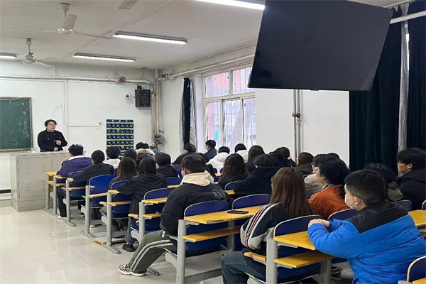 做教育，有心人——“書記進課堂”助力學生發展